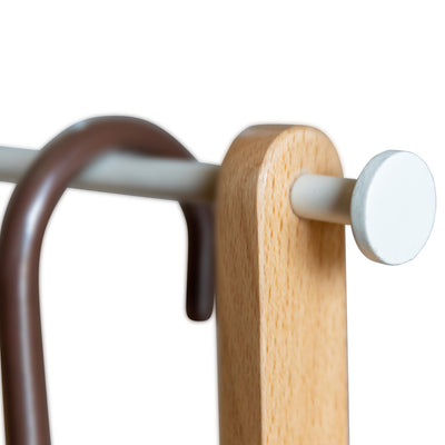 上段のスチールバーの両端はフレームより少し飛び出しているため、折りたたみ傘や玄関周りの小物を引っかけることもできます。