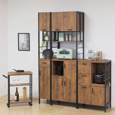 【深みのあるブラウンという選択】
ヴィンテージブラウンの色合いは、お部屋に落ち着きと高級感をもたらし、ワンランク上のコーディネートを可能にします。