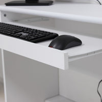 【ゆとりのスライドテーブル】キーボードとマウスをゆったり置ける広さで、快適なタイピングをサポートします。