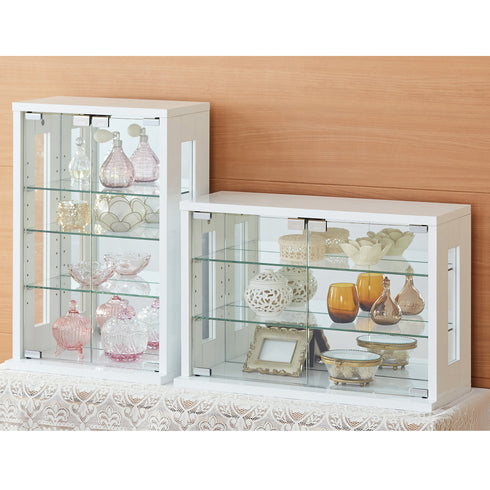 【煌めきを閉じ込める白い宝石箱】
大切な香水瓶やガラスの小物を、ホコリから守りながら美しくディスプレイし、お部屋に清潔感と華やかさをプラスしてみませんか。