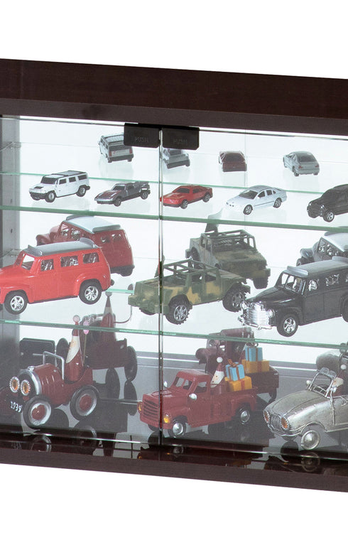 【背面ミラーが映す、もう一つの顔】
庫内の背面はミラー仕上げのため、コレクションに奥行きが生まれ、自慢のアイテムの後ろ姿まで存分に楽しめます。