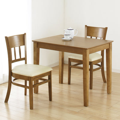 【二人で始める心地よい新生活に】
温かみのあるライトブラウンのダイニングセットが、新しい生活のスタートを優しく包み込み、毎日の食事が楽しみになるような空間を生み出します。
