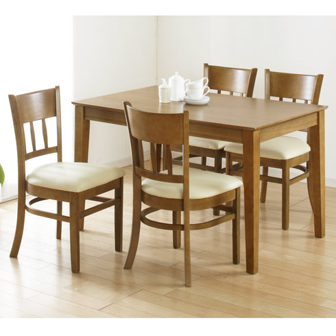 【明るい食卓には笑顔が集まる】
明るいライトブラウンでコーディネートされたダイニングが、食卓を囲むみんなの笑顔を一層輝かせ、まるでお気に入りのカフェのようなお洒落な空間で、楽しいひとときを過ごせます。