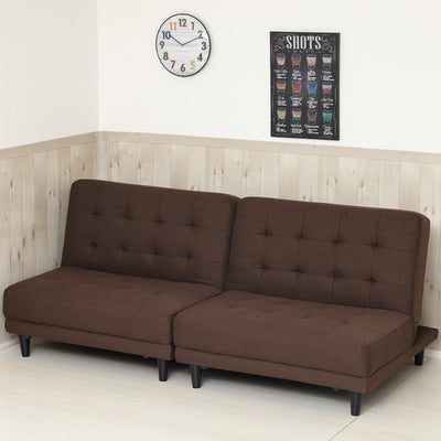 【シンプル美と機能性】
ブラウンの温もりが映えるスタイルは、どんなインテリアにも溶け込み、3段階リクライニングでくつろぎ方も思いのまま、自由に組み合わせられる多機能ソファーベッドです。