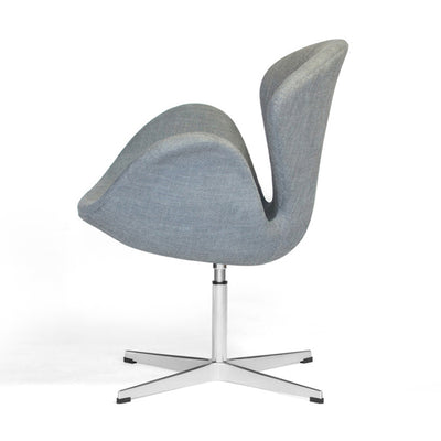 左右のアームの高さも程よく、無理なくリラックスして両腕を置いてくつろぐことができます。