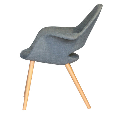 無垢材の4本脚は、木の温もりを感じられるだけでなく、時間と共に味わい深く変化してくれることでしょう。