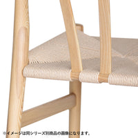 【手仕事の温もりを纏う】丁寧に編み込まれたペーパーコードが、身体をやさしく包み込みます。