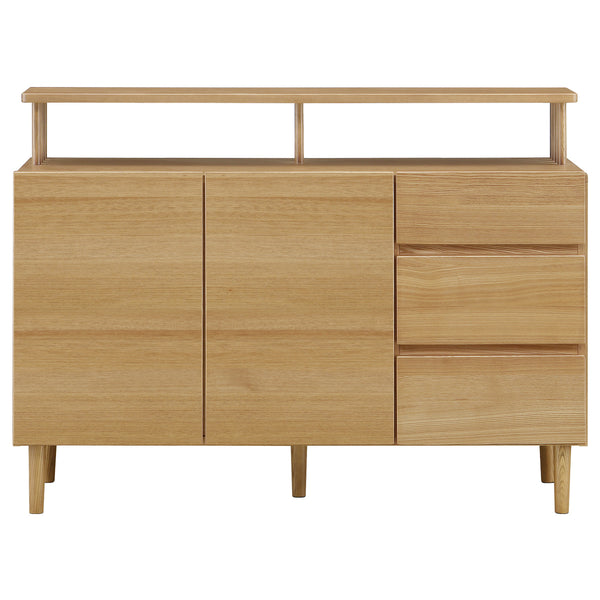 【抜け感が美しいサイドボード】
軽やかな脚付きのデザインと、ぬくもり溢れるタモ材の風合いが、お部屋に圧迫感を与えることなく、すっきりと馴染みます。