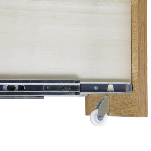 移動に便利なキャスターは、美しい天然突板の外観を損なわぬよう、隠しキャスターとなっています。