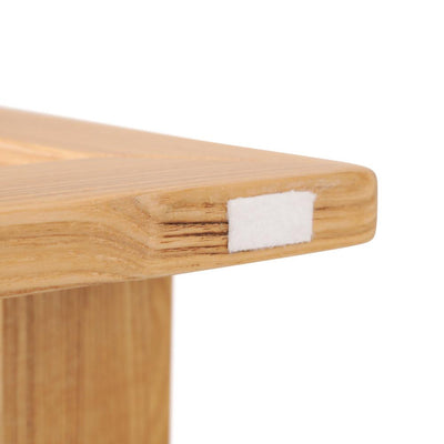 【細部までこだわりの設計】
床や他の家具を傷つけにくい配慮など、使う人のことを考えた細やかな設計が、日々の安心感に繋がります。