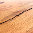 天板には節の凹みもあり、リアルな質感だけでなく高級感も感じられます。