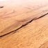 天板には節の凹みもあり、リアルな質感だけでなく高級感も感じられます。