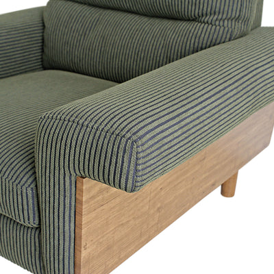 幅200mmのワイドな肘掛け部分にもコーデュロイ生地を貼ることでゆったりともたれることもでき、スマホや本なども一時的に置くことができます。