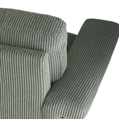 幅200mmのワイドな肘掛け部分にもコーデュロイ生地を貼ることでゆったりともたれることもでき、スマホや本なども一時的に置くことができます。