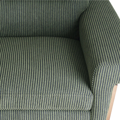 座面にSバネとウレタンフォームを使用することで、座ったときに沈み込み過ぎず、安心感と安定感を感じられる若干硬めの感触となっています。