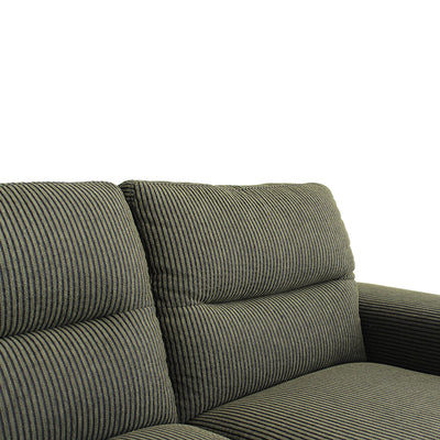 背もたれは包み込んでくれるようなクッション性があり、奥行きのある座面に座りもたれかかることで、ゆったりとくつろぐことができます。