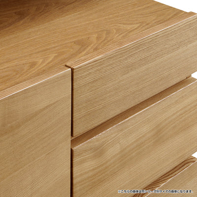 素材には人気の高いタモ無垢材をふんだんに使用することで、木目のしっかりしたきれいな色味に仕上がっています。