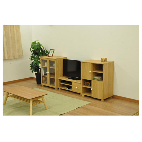 【自由に組合せ、収納をカスタマイズ】
ガラス扉のキャビネットやテレビ台などを自由に組み合わせることで、お部屋の広さや用途に合わせた収納が思いのままに作れます。