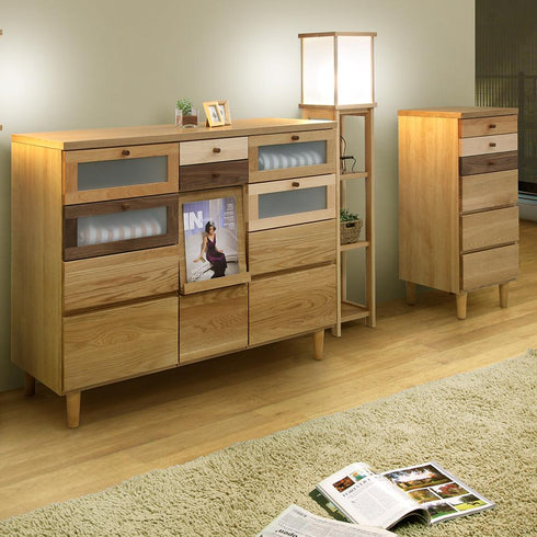 【部屋全体で楽しむ、木の温もり】
テイストを揃えた家具たちが、温かくまとまりのある空間を演出します。