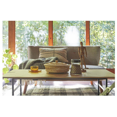 【木と金属のオシャレな組み合わせ】温かみのある木目の板面とスタイリッシュなブラックスチール脚の異素材の組み合わせは、様々な空間で違和感なくお使いいただけます。