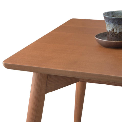 【立ち座りしやすい】天板下の幕板も内側に入っているので、立ち座りしやすい仕様になっています。