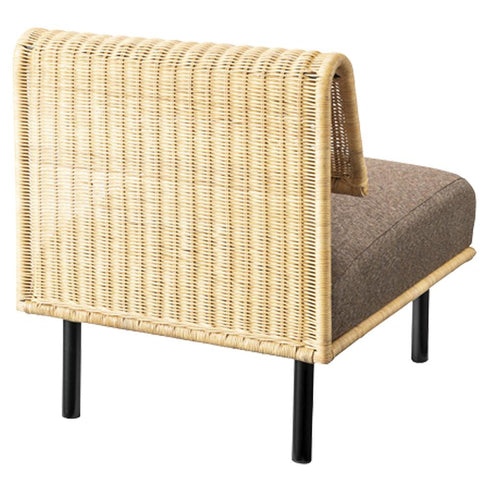 【リゾートテイストなデザイン】軽さ」「柔らかさ」に対し「強さ」という一見相反する特徴を持ったラタンを編み込んだフレームに、ファブリックの座面を組み合わせることで、リゾートテイストをイメージさせてくれるお洒落なインテリアです。