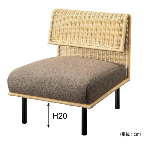 【快適な座り心地】座面のファブリックにはブラウンとグレーの中間色のような落ち着きのあるニュアンスカラーを用いており、さらりとした心地よい手触りに、ボリュームのある座面の座り心地も快適です。