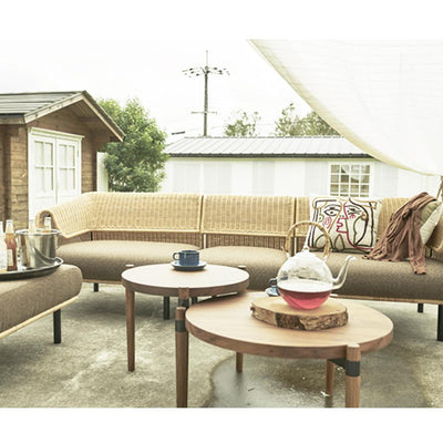 【暮らしに、リゾートの開放感を】
テラスに面したリビングに置けば、まるでリゾートで過ごす休日のように、光と風を感じながら、ゆったりとした時間の流れを楽しめます。