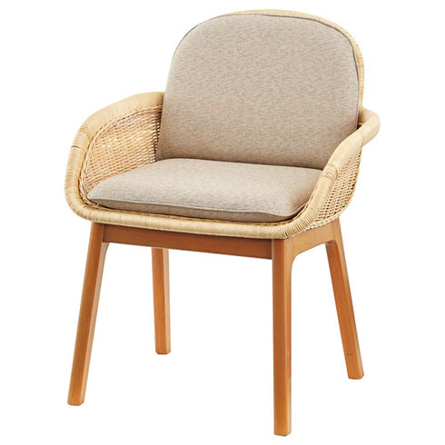 【異素材をバランスよく組み合わせたチェア】ラタン、ファブリック、天然木をバランスよく組み合わせたチェアです。