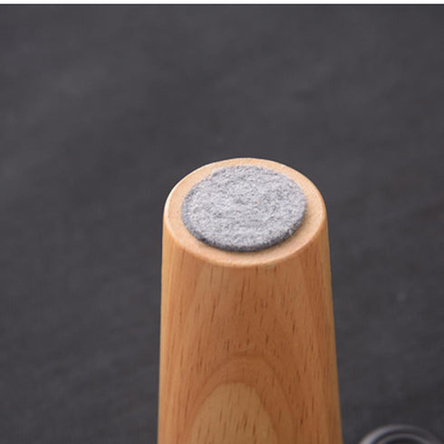 【足裏にはフェルト付き】木製脚の裏にはフェルトが付いているので、レイアウトの変更の際などに床への傷付きを防止してくれます。