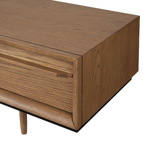 【全てのふちをR加工】無垢材が使われている全てのふちがR加工されていることにより、なめらかな手触りだけでなく高級感もあります。