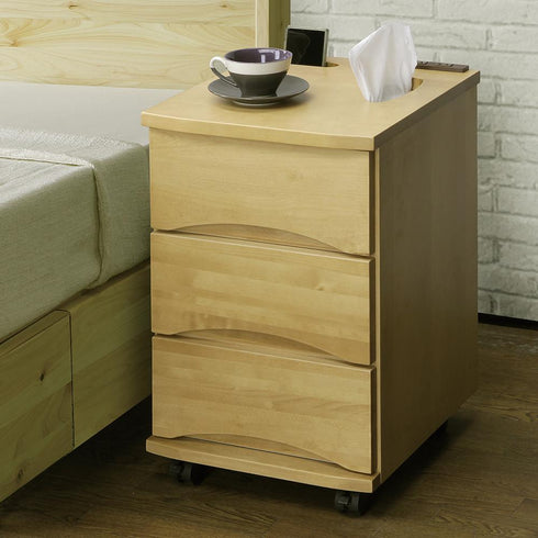 【ベッドサイドのベストパートナー】
就寝前のリラックスタイムに必要な飲み物やスマートフォン、ティッシュなどを手の届く範囲にすっきりと置け、快適なベッドサイド空間を創り出します。