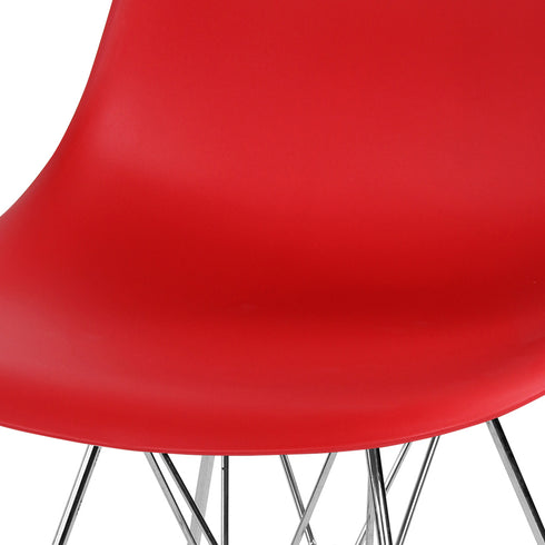 【滑らかな美フォルム】
まるで貝殻のように丸みを帯びたシートは、身体に沿うように設計されており、デザイン性と快適性を両立しています。