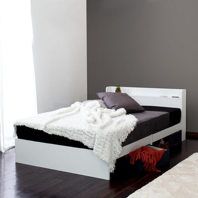 【シンプルを極めた機能美ベッド】
どんなお部屋にも溶け込むミニマルなデザインで、ベッド下のスペースを自分好みの収納に活用し、理想の空間づくりを楽しめる一台です。