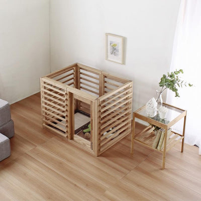 【リビングに置ける、家具クオリティ】
天然木の温もりがリビングに自然と馴染み、大切なペットとの暮らしをワンランク上の快適さで彩る。