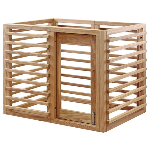 【自然の風合い、ナチュラルな暮らし】
天然木ならではの自然な風合いが魅力のナチュラルカラーは、ペットにも人にも優しい、温かみのある空間を作り出す。