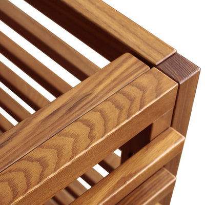 【細部まで宿る、作りの良さ】
美しい木目を引き立てる丁寧な塗装と、しっかりとしたフレームの造りが、上質で高級感あふれる空間を演出します。