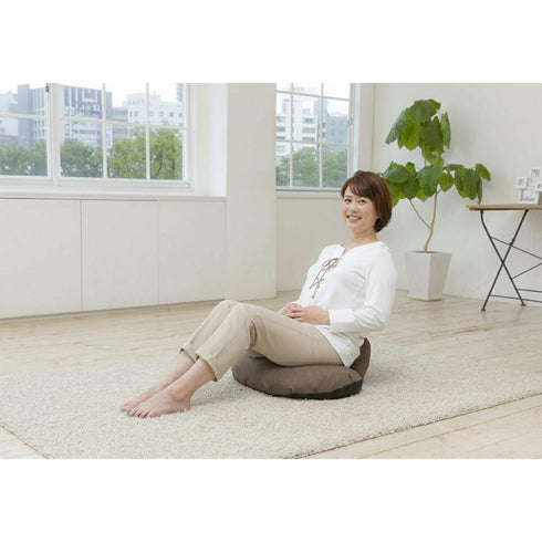 【使用方法はとっても簡単】座ってもたれるだけで腹筋エクササイズが可能。インテリアとしてリビングやテレワーク用の座椅子として座るだけで簡単エクササイズができちゃう嬉しい座椅子です。