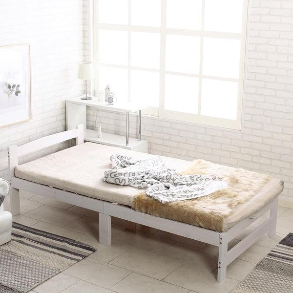 【明るく映えるホワイト】
ホワイトカラーのフレームが部屋全体をパッと明るく見せてくれるから、日差しの入る空間にもぴったりで、圧迫感を与えずに清潔感のあるベッドルームを演出できます。