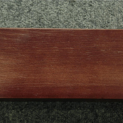 【きめ細やかで、美しい木肌】
寒冷地で育ったロシア産パイン材ならではの、きめ細やかで美しい木目が、お部屋に上質な温もりと落ち着きを与えてくれます。