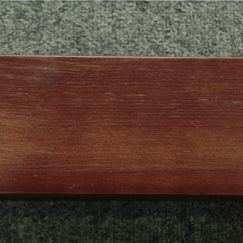 【きめ細やかで、美しい木肌】
寒冷地で育ったロシア産パイン材ならではの、きめ細やかで美しい木目が、お部屋に上質な温もりと落ち着きを与えてくれます。