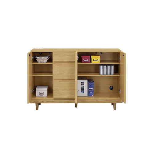 【美しい木目】お部屋の中心を美しい木目調テーブルで彩ってみてはいかがでしょう。