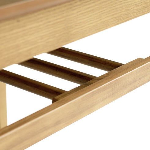 【テーブルが広々使える棚】
天板の下には雑誌やリモコンなどをすっきり収納できる棚があり、食事の準備や片付けの際にさっと物を置けるので、限られたスペースでもテーブルの上はいつも広々と使えます。