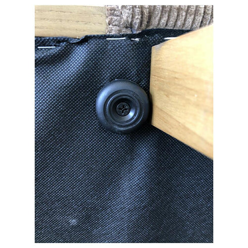 【見えない部分にも安心を】
底面には安定感を高める補強パーツを配置しており、耐久性に優れた構造で長く安心して使えます。