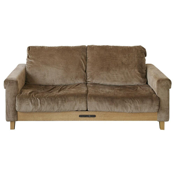 【温もり感じる上質デザイン】
ヴィンテージ感漂う太畝コーデュロイと天然木フレームが、上質なリラックス空間を演出してくれる2人掛けソファです。