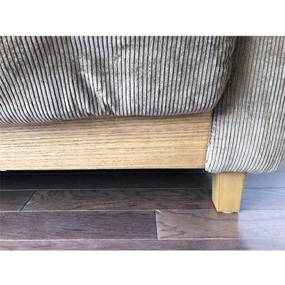 【木目が映えるワイピング塗装】
幕板には導管が見えるワイピング塗装を施し、天然木ならではの素材感を存分に感じられます。