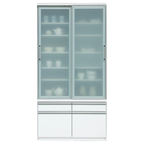 【美しさと収納力をこの一台に】
限られた空間でも開け閉めに困らないスライド式の扉を開けば、食器から家電までたっぷりしまえる頼もしい収納力が広がり、汚れに強く美しい光沢を放つホワイトの輝きがキッチンを明るく洗練された空間へと変えてくれます。