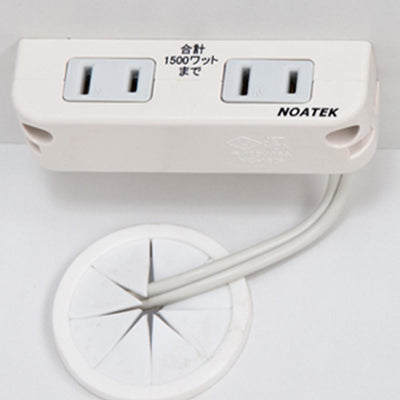 【便利な2口コンセントを完備】
家電の設置に欠かせないコンセントを2口備えているため、面倒な延長コードを用意する必要がなく、見た目もすっきりスマートなキッチンづくりをサポートします。