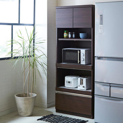 【キッチンに、上質な統一感を】
落ち着いたブラウンの色合いが、お持ちの冷蔵庫やキッチンインテリアとすっと馴染み、まるで作り付けのような洗練された空間を演出します。