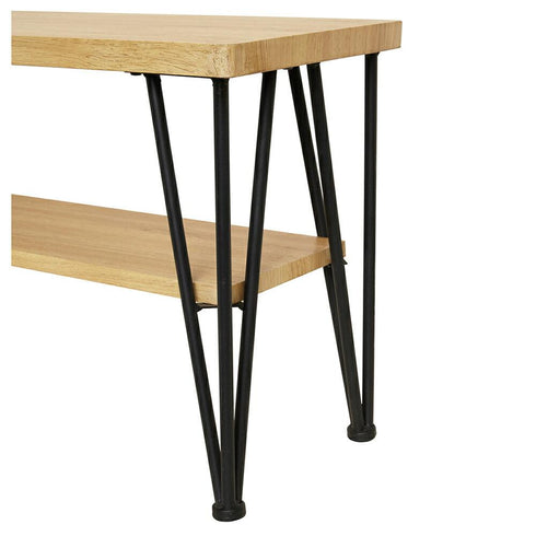 【安定感とデザイン性を両立】
スチール製の脚部は、角度を持たせた構造で視覚的なアクセントになりつつ、しっかりとした安定感を提供してくれる設計です。